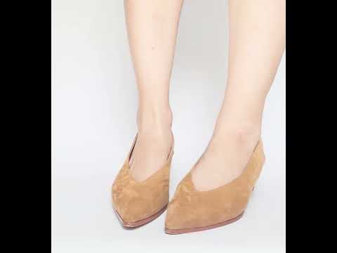 Modelling the “Emi” Kitten Heel in Tan